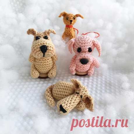 🎄🙋🏼🐕🐶Пусть все будет хорошо! И всегда рядом будут верные друзья!🎄. #crochetingaddict #amigurumi #crochetersofinstagram #doglovers #weamiguru #weamigurumi #master_of_his_craft #amigurumidog #our_golden_hands #ручная_работа