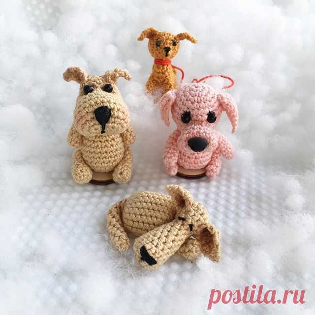 🎄🙋🏼🐕🐶Пусть все будет хорошо! И всегда рядом будут верные друзья!🎄. #crochetingaddict #amigurumi #crochetersofinstagram #doglovers #weamiguru #weamigurumi #master_of_his_craft #amigurumidog #our_golden_hands #ручная_работа