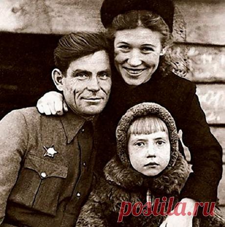 «Морозко», «Ребро Адама», «Ширли-мырли»: роли Инны Чуриковой в кино. Инна Чурикова умерла 14 января в возрасте 79 лет. Народная артистка СССР сыграла более чем в 40 фильмах. Яркие роли — в видео РБК