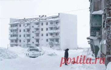 Abandoned Vorkuta Buildings Buried Under Ice