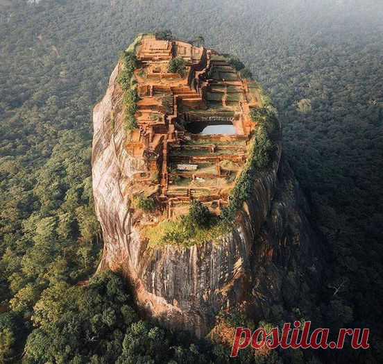 ⛰ Сигирия – один из самых удивительных 
природно-архитектурных объектов в мире