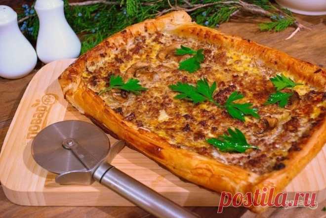 Пирог из слоеного бездрожжевого теста с фаршем 😋