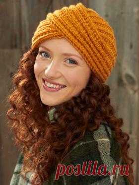 Оранжевая шапка-тюрбан Необычная женская шапка-тюрбан, связанная на спицах из яркой акриловой пряжи. Размер в описании дан один - на стандартную женскую голову...