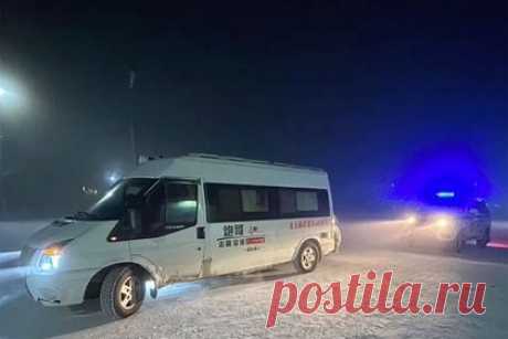 Полицейские в Якутии спасли туристов из Китая. Полицейские в Якутии спасли туристов из КНР, у которых по пути на Полюс холода на трассе «Колыма» заглох автомобиль, рассказала официальный представитель МВД России Ирина Волк. По ее словам, молодая пара из Китая мечтала увидеть Полюс холода, но их машина оказалась не готова к экстремальным морозам Крайнего Севера.