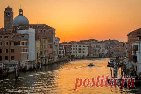 Before the maddening crowds: Sunrise along the Grand Canal - Venice Explore Phil Marion (177 million views - THANKS)'s photos on Flickr. Phil Marion (177 million views - THANKS) has uploaded 15892 photos to Flickr.