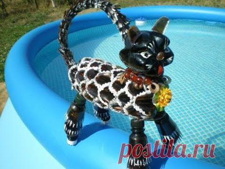 Кот из пластиковых бутылок