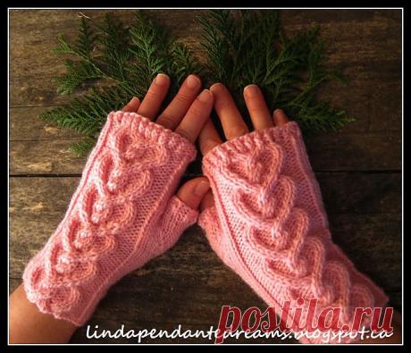 Митенки с косой из сердечек.