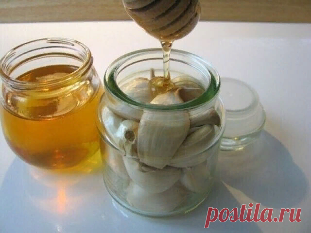 ЧУДО НАПИТОК — ПОЧТИ ПАНАЦЕЯ - ЭТОТ НАПИТОК УМИРАЮЩЕГО НА НОГИ ПОСТАВИТ! ИТАК, ДЛЯ ЧУДО-СРЕДСТВА НУЖНЫ ВСЕГО ТРИ ИНГРЕДИЕНТА,

Итак, для чудо-средства нужны всего три ингредиента: чеснок, мёд и яблочный уксус. Сочетание этих компонентов — грозное оружие в борьбе со многими болезнями. Астма, артрит, гипертония, бесплодие, импотенция и даже рак — все эти ужасные заболевания не могут устоять перед целительным эликсиром. Действие лечебного напитка объясняется мощным повышением...