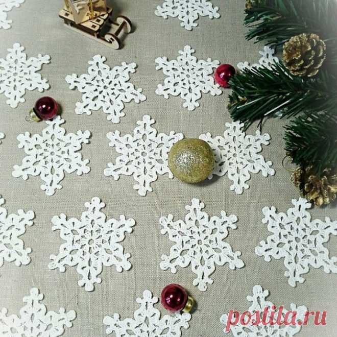 Снежинки связаны из тонких х/б ниток "Снежинка"