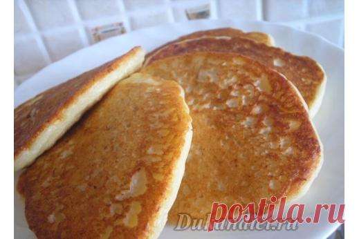 Творожные оладушки (вкусняшечка)

= Что нам нужно:
3-4 ст. л. обезжиренного творога (рассыпчатого, не кремообразного),
1 яйцо,
2-3 ст. л. отрубей (можно смолоть в муку, можно не молоть, как Вам нравится больше),
на кончике ч. ложки сода, гашенная каплей уксуса,
4-5 табл. сахзама, разведенные ложкой горячей воды (будут сладенькие ИЛИ щепотка соли (будут солененькие),
на кончике ножа ванилин (это если Вы делаете сладкие).