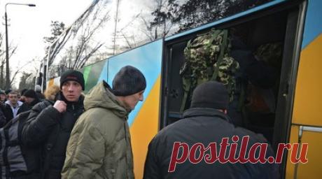 «СТРАНА.ua»: военкомы на Украине увезли водителя туристического автобуса. Представители военкомата на Украине забрали водителя автобуса, который вёз туристов из Полтавской области. Читать далее