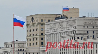 Дежурными средствами ПВО: в Минобороны России заявили об уничтожении украинского БПЛА над Брянской областью. Дежурные средства противовоздушной обороны уничтожили украинский беспилотник в небе над Брянской областью, заявили в Минобороны России. Глава региона Александр Богомаз поблагодарил военных за эффективную работу и уточнил, что в результате инцидента никто не пострадал. Днём ранее в Брянской области в результате сброса боеприпаса ВСУ загорелась нефтебаза. Читать далее