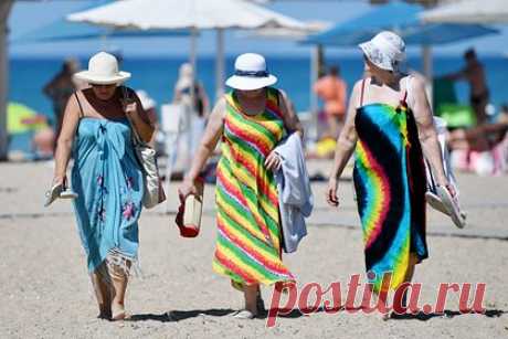 На пляже в Крыму тренировочную мишень приняли за беспилотник. В Сакском районе Крыма на пляж вынесло тренировочную воздушную мишень, отдыхающие приняли ее за беспилотный летательный аппарат (БПЛА). По сведениям Telegram-канала «Mash на волне», конструкции вроде той, что перепугала людей на побережье в поселке Фрунзе, применяют во время учений.