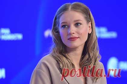 Агент Кристины Асмус отреагировала на возбуждение дела против актрисы. Агент российской актрисы Кристины Асмус Мария Нисанова в разговоре с «Лентой.ру» усомнилась в том, что на артистку завели административное дело. Ранее стало известно, что на Асмус завели дело о дискредитации вооруженных сил России. Соответствующая информация появилась в картотеке Тверского райсуда Москвы.
