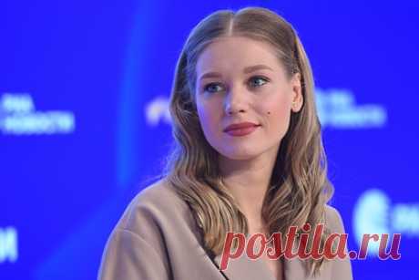 Агент Кристины Асмус отреагировала на возбуждение дела против актрисы. Агент российской актрисы Кристины Асмус Мария Нисанова в разговоре с «Лентой.ру» усомнилась в том, что на артистку завели административное дело. Ранее стало известно, что на Асмус завели дело о дискредитации вооруженных сил России. Соответствующая информация появилась в картотеке Тверского райсуда Москвы.