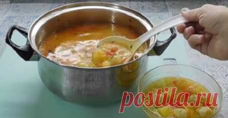 Самый модный суп с сырными шариками: нежный и безумно вкусный Давайте приготовим мой самый любимый суп с сырными шариками: невероятно вкусный, нежный и несложный в приготовлении. Рецепт этого супа я нашла примерно полгода назад в интернете: он мне так понравился…