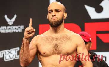 Российский боец вышел в финал Гран-при PFL. Мовлид Хайбулаев в 1/2 финала в полулегком весе победил южнокорейца Ким Тхэ Кюна единогласным решением судей