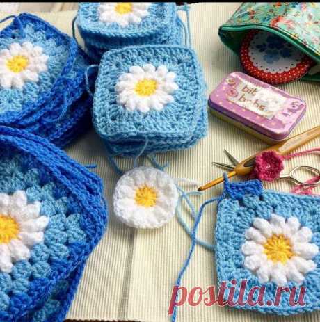 These days are being very busy for me.😅Still I will share a job. 🧶Flowers I love. 🌸
My inspiration: