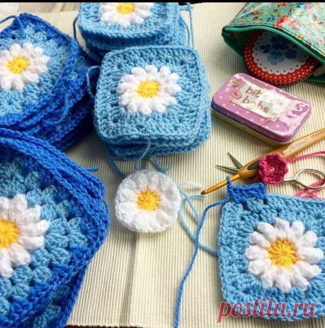 These days are being very busy for me.😅Still I will share a job. 🧶Flowers I love. 🌸
My inspiration: