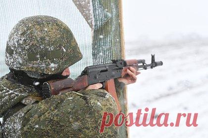 Российский военный в одиночку вынудил отступить диверсантов ВСУ. В Минобороны рассказали, что рядовой Вооруженных сил России Игорь Трофимов сорвал попытку украинской диверсионной группы проникнуть в тыл российских войск. Трофимов в одиночку действовал в составе мотострелкового подразделения и выполнял задачу по несению службы на сторожевых постах.