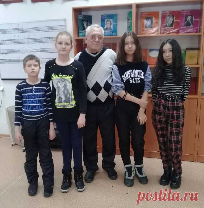 С группой оркестрантов: Любезновы Игорь и Ульяна, Ильярова Ирада, Мынжан Айназ.  2020 г.