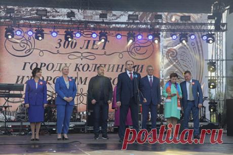 Михаил Романов поздравил земляков с 300-летием города Колпино. Депутат Государственной Думы ФС РФ, первый заместитель председателя Комитета Государственной Думы по контролю, член фракции «Единая Россия» Михаил Романов принял участие в торжественной церемонии празднования 300-й годовщины со дня основания Города воинской славы Колпино и Ижорских заводов в КДЦ «Ижорский».