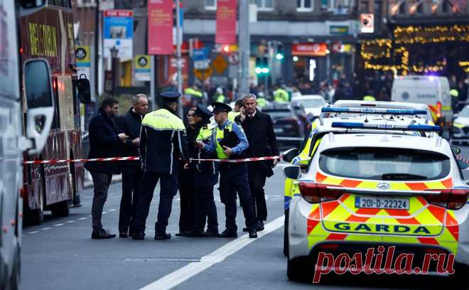 В Дублине неизвестный с ножом напал на детей возле школы. В Дублине мужчина напал с ножом на несколько человек возле младшей школы, госпитализированы пятеро, среди них трое детей. Девочка и взрослая женщина получили серьезные ранения. Подозреваемого в нападении задержали