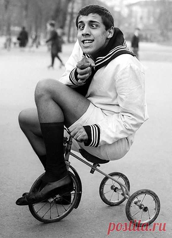 ПРАВИЛА ЖИЗНИ
Адриано Челентано - музыкант, актер, 75 лет, Гальбьяте, Италия                                                          
Секрет моей оригинальности в том, что я много копирую. Когда я смотрел фильмы с Кларком Гейблом, то всегда пытался перенять его жесты.