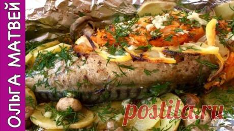 Тушеная скумбрия с пикантным чесночным соусом.