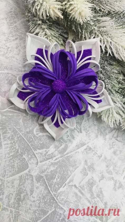 Bring a touch of winter magic into your home with these sparkling foam snowflakes! 🌟 This fun and easy DIY project is perfect for holiday decor, festive events, or crafting with kids. All you need is glitter foam sheets, scissors, glue, and a bit of creativity.

📌 Use these snowflakes to decorate windows, your Christmas tree, or string them together to create a dazzling garland. They’ll add a shimmering charm to any space! 🖌️✨

Save this pin for inspiration and give it a try! ❄️