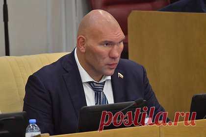 Валуев одной фразой оценил заявления главы МОК о новых санкциях против России. Бывший чемпион мира по боксу, депутат Госдумы Николай Валуев прокомментировал заявление президента Международного олимпийского комитета (МОК) Томаса Баха о необходимости продления санкций в отношении россиян. Валуев фразой «пытается угодить и вашим, и нашим» оценил действия Баха.