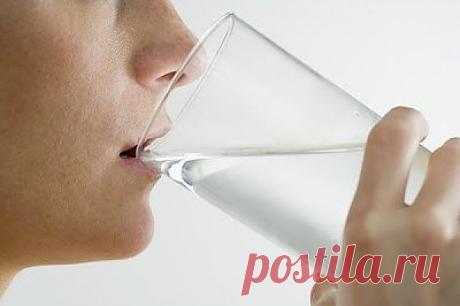 ВОДА и полезные соки: свекольный и морковный с капустой и яблоком.