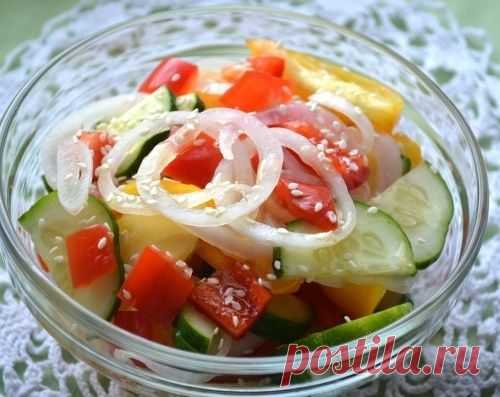 Салат с кунжутом и базиликовым маслом