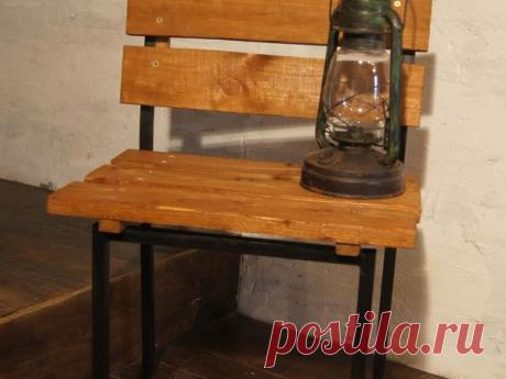 Новая жизнь старого стула
Вместо эпиграфа: задачи сотворить предмет мировой культуры вообще не стояло. Хотелось обновить пару уличных стульев из подручных средств и с минимумом затрат.Стулья эти из поздней советской эпохи. На…