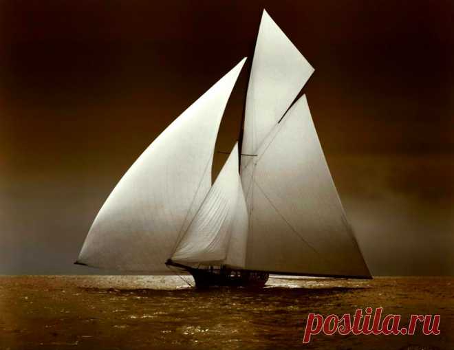 Yacht-Iverna.jpg (Изображение JPEG, 827 × 638 пикселов)