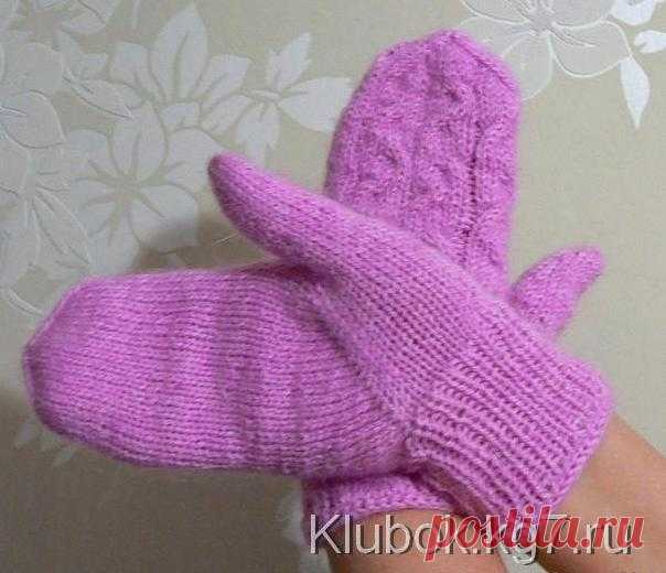 Варежкис косами с индийским клином для большого пальца | Клубок
