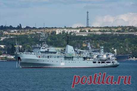 Украинский военный корабль потерпел бедствие в Черном море. Бывший командующий силами АТО и народный депутат Михаил Забродский сообщил, что военный корабль U-811 «Балта» военно-морских сил Украины потерпел бедствие у острова Змеиный в акватории Черного моря. Судно потеряло ход и затопило как минимум два отделения, спасение моряков осложняет погода, ветер и волны.