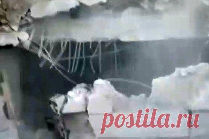 Стало известно о возможном уничтожении командования ВСУ под Соледаром. Российские силы ударом высокоточной бомбы ФАБ-1500 М54 с унифицированным модулем планирования и коррекции (УМПК), предположительно, уничтожили командный пункт Вооруженных сил Украины. Уточняется, что был поражен пункт управления ОТГ «Соледар», который находится в селе Александро-Калиново.