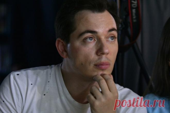 Родион Газманов рассказал о поступающих с Украины угрозах расправы. По словам Газманова-младшего, никакой шантаж не сможет отменить его гастроли в Донбассе