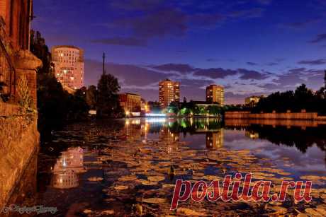 Panoramio - Photo of Река Преголя у подножия Домика смотрителя Высокого моста. 6 июня 2013