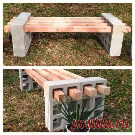 Простая идея скамьи. Строительные блоки и деревянный брус.
