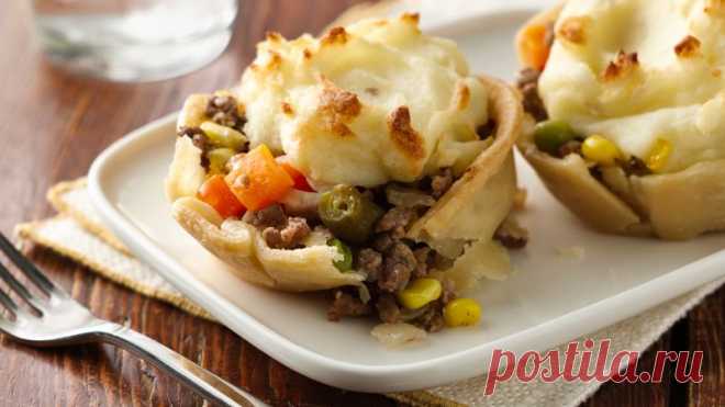 Mini Shepherd's Pot Pies Traditional shepherd’s pie gets a mini makeover in this easy muffin tin recipe. The best part? You can prepare these pies ahead of time and freeze for a later date—perfect to stash away for busy weeknights when you need to get dinner on the table fast.