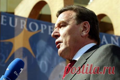 Экс-канцлер Германии оценил угрозы Зеленского захватить Крым. Бывший канцлер ФРГ Герхард Шредер прокомментировал заявления президента Украины Владимира Зеленского о том, что Киев получит Крым военным путем. Шредер оценил угрозы Зеленского захватить Крым и заявил, что они бессмысленны. Он напомнил, что регион является российским, за исключением татарского меньшинства.