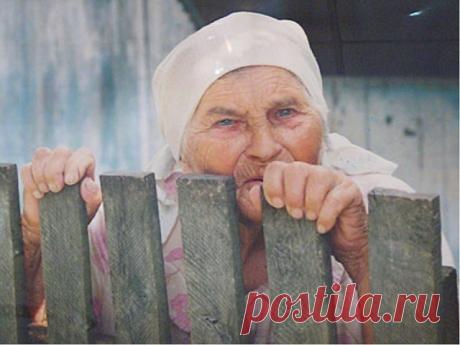 Сердце каждой мамы – сеточка из шрамов…
Каждый плач ребенка – крошечный рубец…
Сбитые коленки, кровь из пальца-венки….
Без таких отметок нет у мам сердец…
Кашель и ангина, жар у дочки, сына…
Точечки ветрянки, ночи, что без сна…
Кабинет зубного, страх и слезки снова…
Держит мама в сердце… Помнит все сполна…