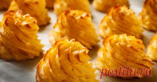 Рецепт красивого и вкусного картофельного гарнира Дюшес Картофель дюшес — это блюдо на основе картофельного пюре. Во-первых, это просто вкусно, а во-вторых, очень красиво и изысканно смотрится на столе. Основное назначение картофеля дюшес — гарнир к праздничному столу. Блюдо используется как дополнение, например, к мясным шарикам в беконе. Во Франции...