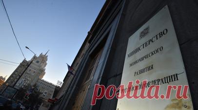 «Ситуация оказалась лучше ожиданий»: глава МЭР рассказал о прогнозе социально-экономического развития РФ до 2026 года. Этап восстановления российской экономики завершился, а по многим показателям ситуация оказалась существенно лучше ожиданий, заявил глава Минэкономразвития Максим Решетников. По его словам, в 2023-м объём ВВП страны увеличится на 2,8%, а в течение следующих трёх лет показатель будет ежегодно прибавлять более 2%. Как ожидается, на протяжении этого периода реальные доходы граждан…