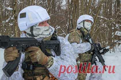 В Госдуме рассказали о борьбе с одной «порочной практикой» в зоне СВО. Депутат Госдумы Максим Иванов сообщил, что в конце 2023 года он получил несколько сообщений о «затыкании прорех» в штурмовых отрядах в зоне СВО артиллеристами, связистами и другими специалистами. После этого Иванов обратился в Минобороны. Там ответили, что ведут борьбу с тем, что Иванов назвал «перегибами на местах».