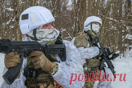 В Госдуме рассказали о борьбе с одной «порочной практикой» в зоне СВО. Депутат Госдумы Максим Иванов сообщил, что в конце 2023 года он получил несколько сообщений о «затыкании прорех» в штурмовых отрядах в зоне СВО артиллеристами, связистами и другими специалистами. После этого Иванов обратился в Минобороны. Там ответили, что ведут борьбу с тем, что Иванов назвал «перегибами на местах».