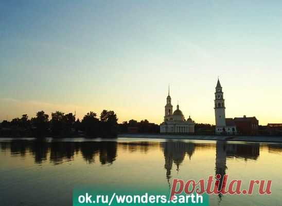 Невьянская падающая башня