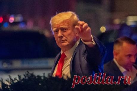 Трамп записал песню с арестованными участниками штурма Капитолия. Экс-президент США Дональд Трамп записал музыкальную композицию «Правосудие для всех» вместе с хором своих сторонников, арестованных за участие в штурме Капитолия. Сборы от песни предполагается направить в помощь семьям осужденных участников событий 6 января 2021 года.